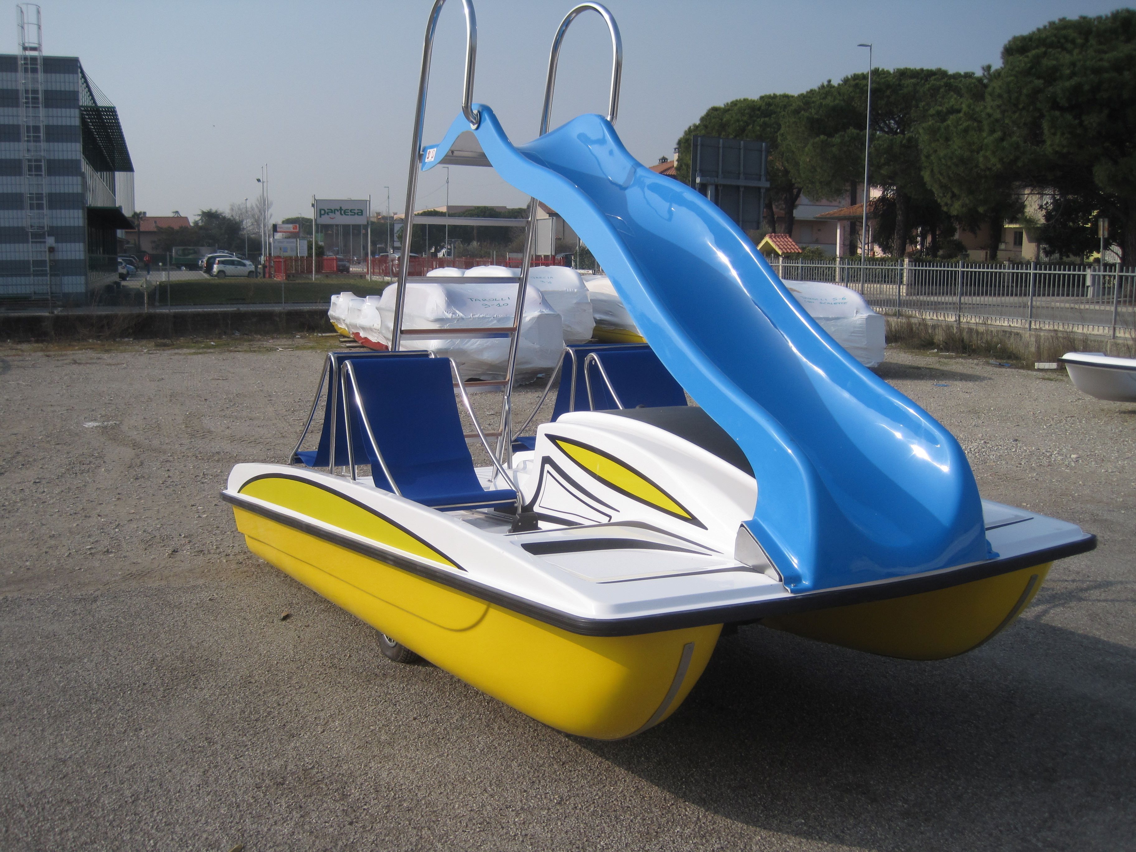 High italian Quality fiberglass WAVE SLIDE 5 person pedal boat CAPRI BEACH  for kids and adult