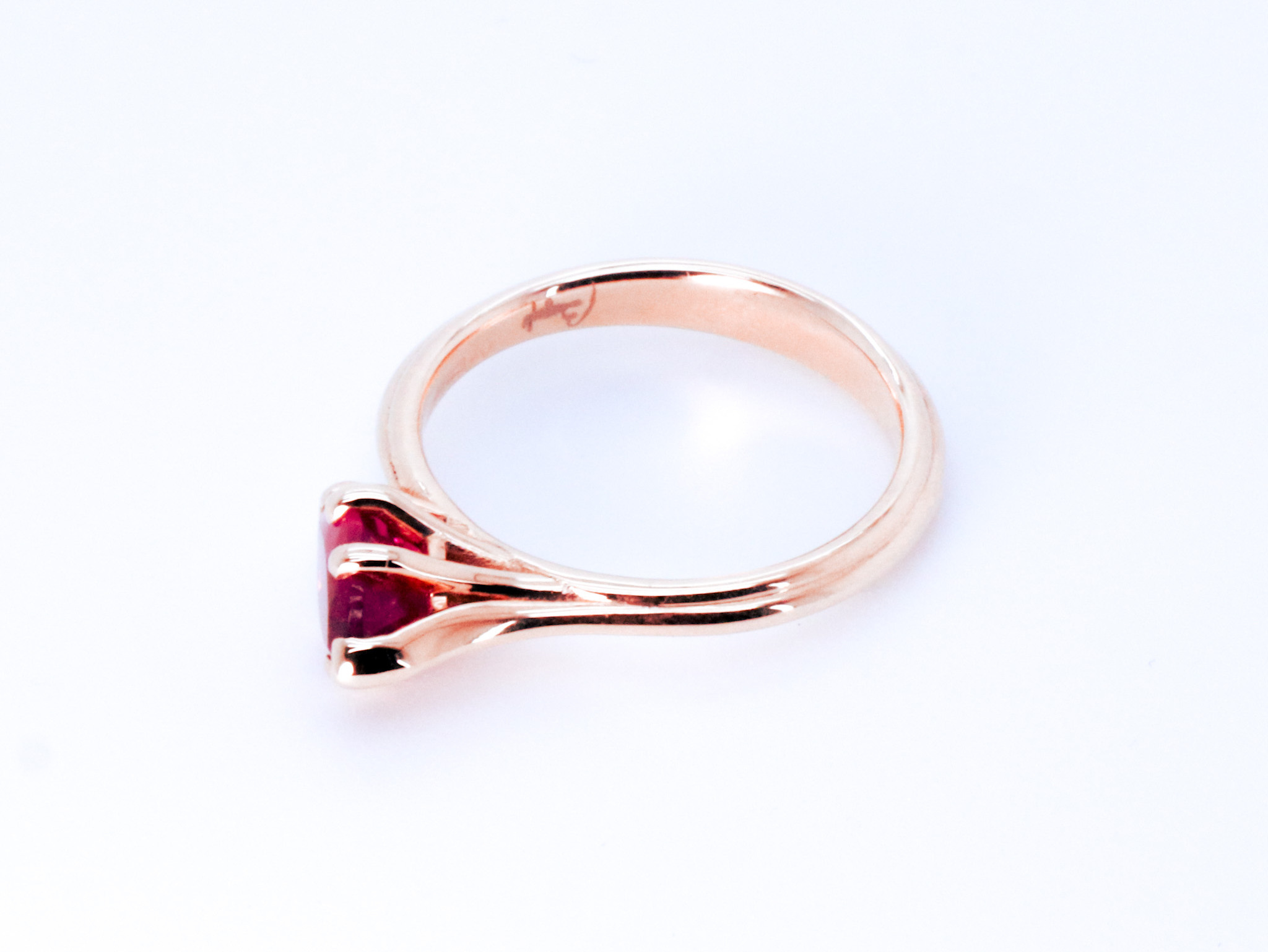 Made in Italy Fine Jewelry 1,26 carats Rubellite Red Tourmaline Marquise Cut 18kt Gold Stackable Asymmetrical Fantasy Ring