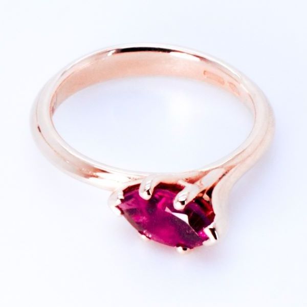 Made in Italy Fine Jewelry 1,26 carats Rubellite Red Tourmaline Marquise Cut 18kt Gold Stackable Asymmetrical Fantasy Ring