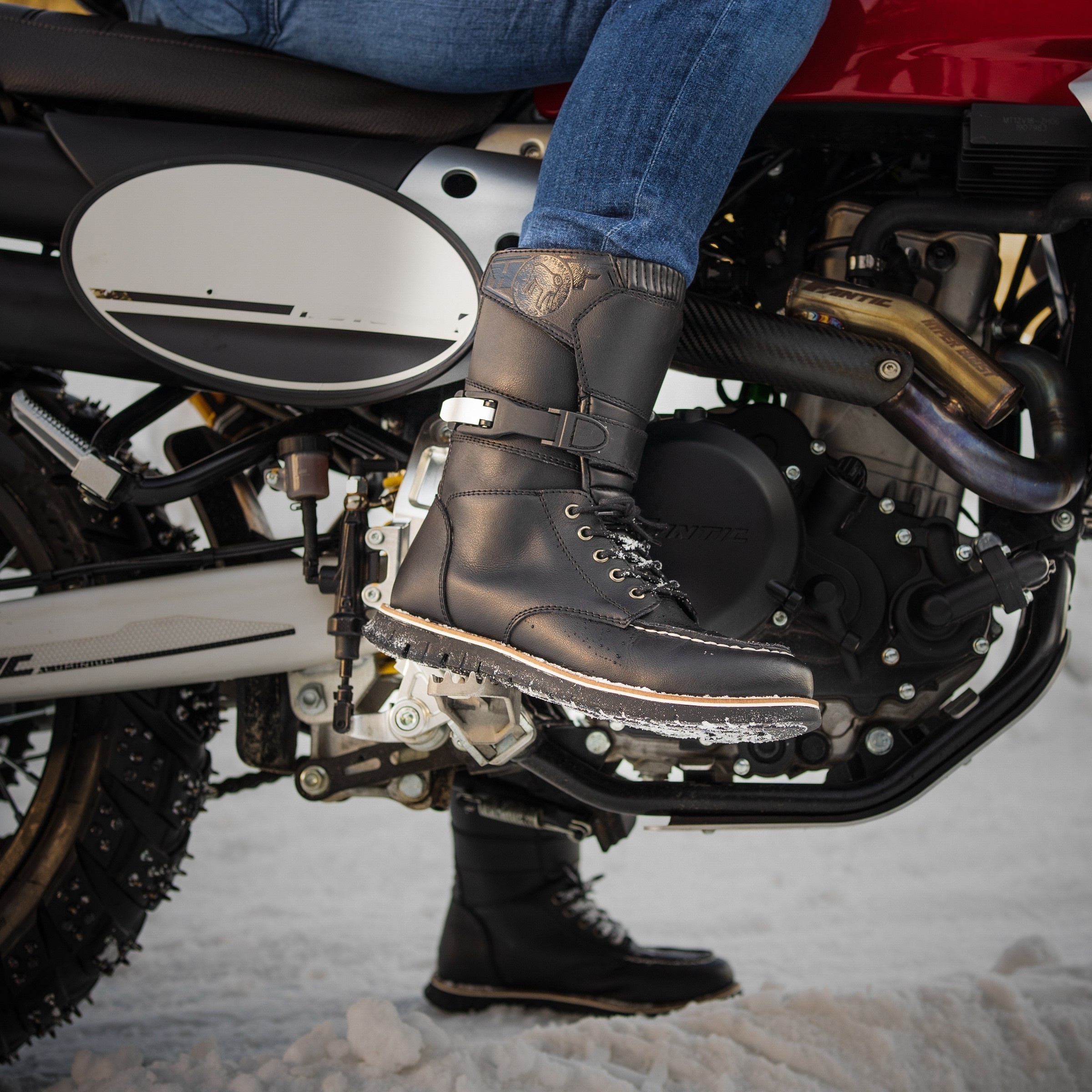 High quality italian brand italian design for motorcycle use for all seasons boots  CE certified  Night hawk Holyfreedom