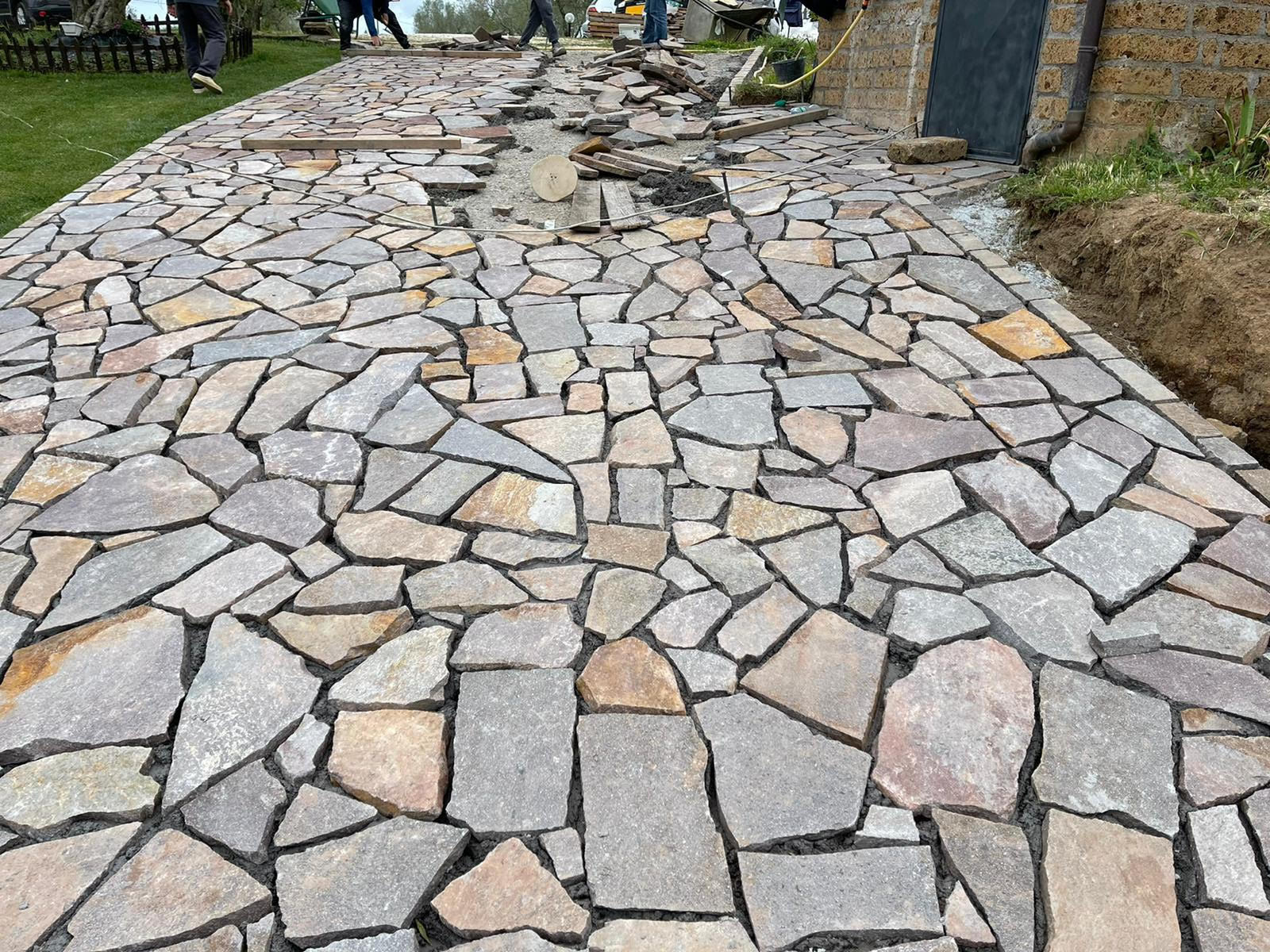 Holler Porfidi Brand PLASNOR 7.1.1 Large Natural Stones Porphyry Irregular Slab For Paving Courtyards And Avenues