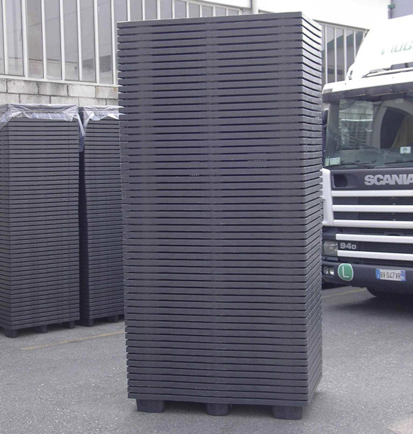 Black EURO Pallet Made in Italy in Ecological Recycled Polypropylene for packaging & for logistics