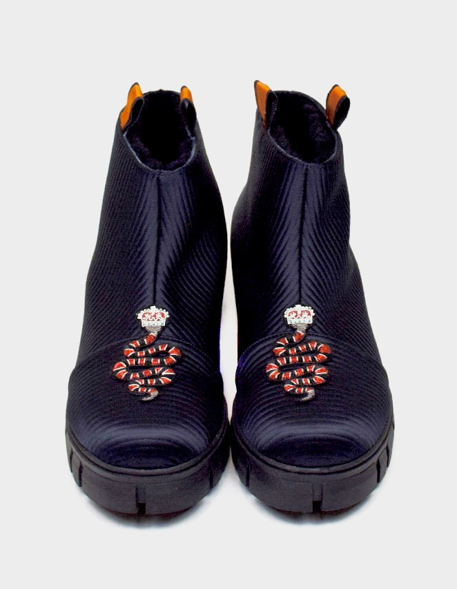 High Quality Black Fabric and Merinos Inside Chelsea Boots with Snake Image for Ladies Causal Style for Extra Comfort