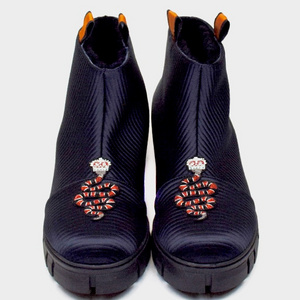 High Quality Black Fabric and Merinos Inside Chelsea Boots with Snake Image for Ladies Causal Style for Extra Comfort