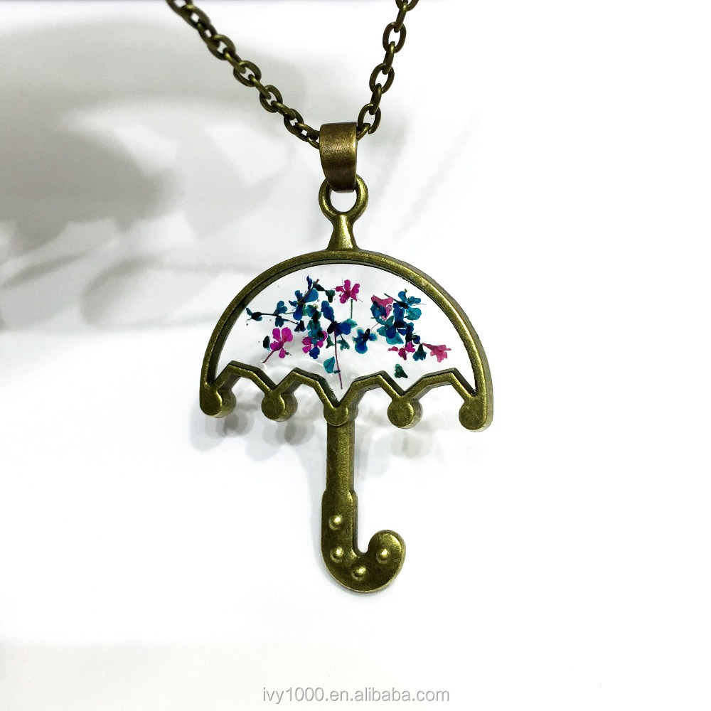 China Wholesale Vintage Alloy Rectangle Resin Real Dried Pressed Flowers Pendant Necklace