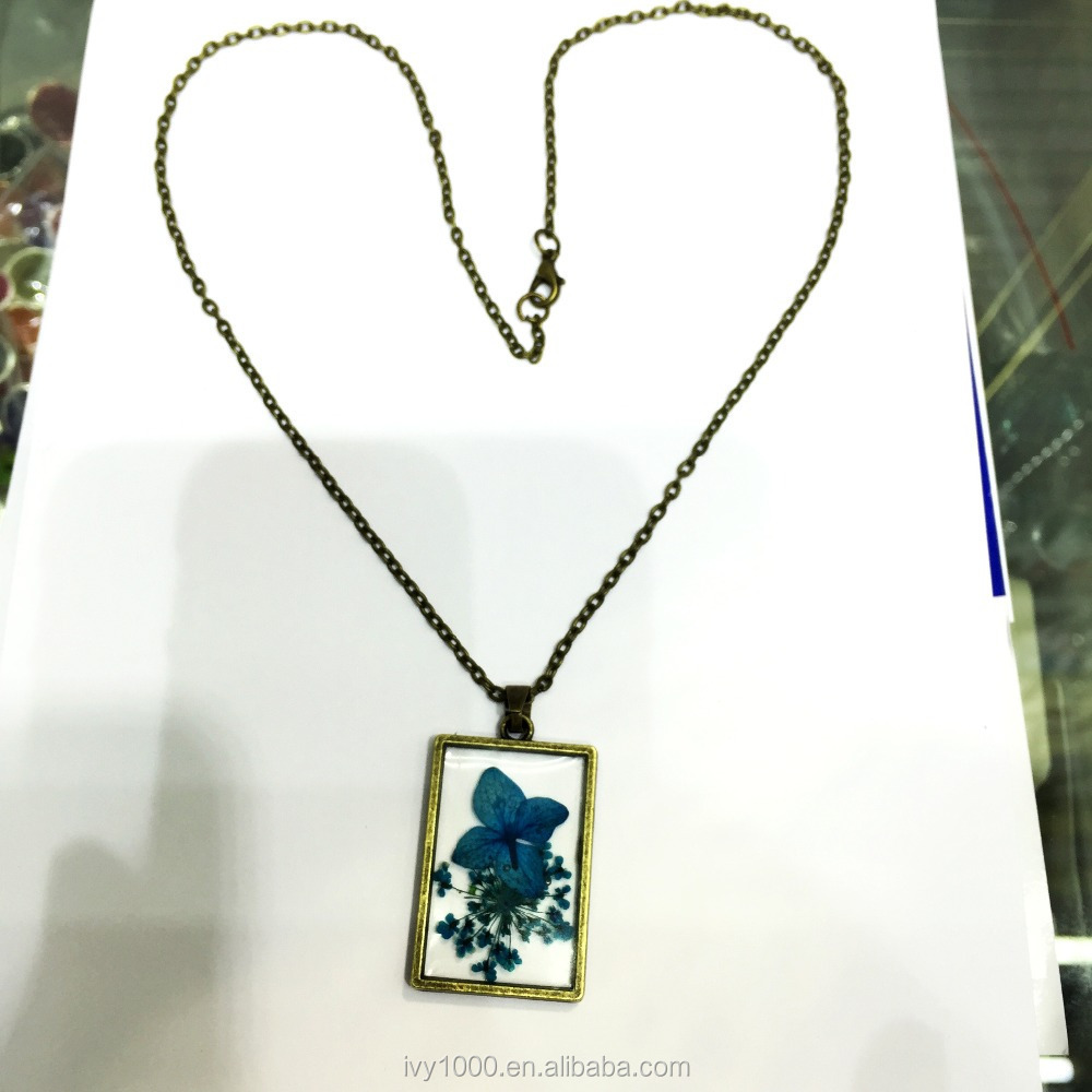 China Wholesale Vintage Alloy Rectangle Resin Real Dried Pressed Flowers Pendant Necklace