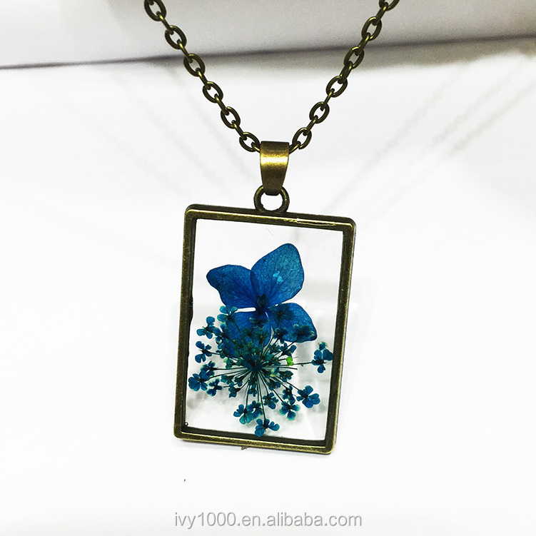 China Wholesale Vintage Alloy Rectangle Resin Real Dried Pressed Flowers Pendant Necklace