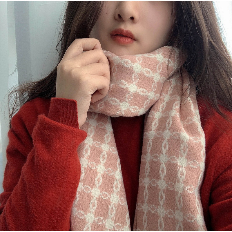 Custom long Polyester Pink white plaid cashmere feel scarf Winter outdoors Warm scarf Stylish and simple scarf for women