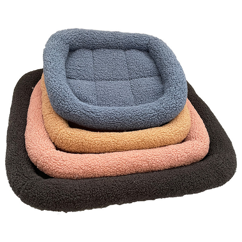 Hot Selling Premium Indoor Pet Supplies Anti Slip Bottom Self Warming Boucle Dog Bed For Winter