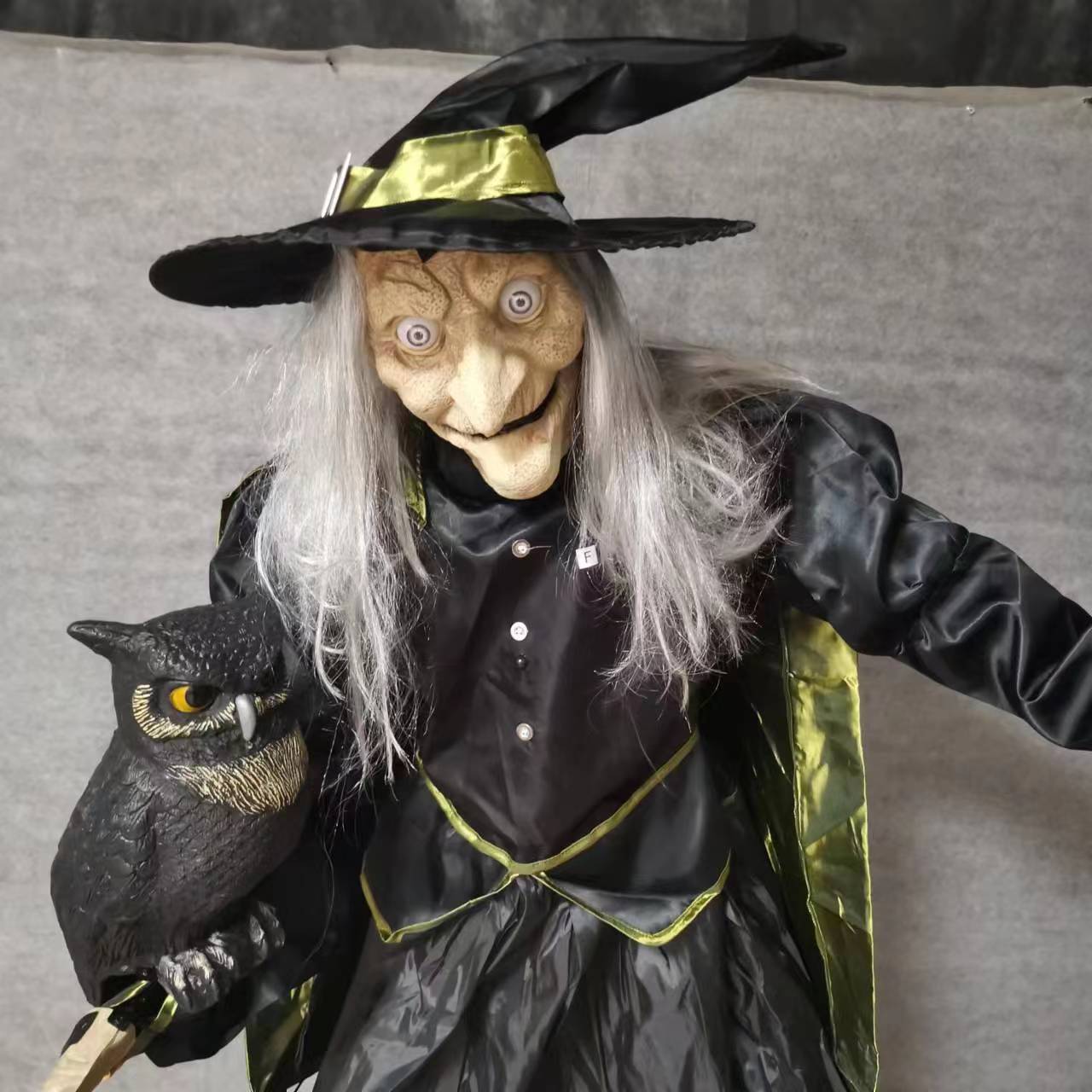 Halloween Spooky Haunted House Scary Decoration Secret Room Escape Props Electric Luminous Witch With Owl Decoration