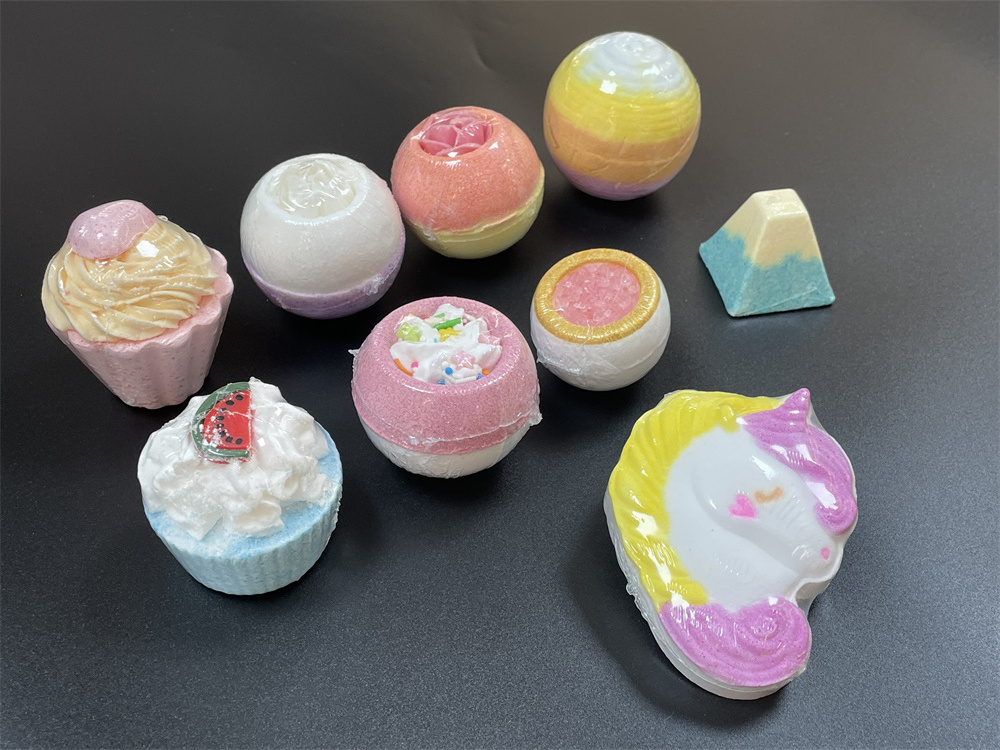 OEM  Fizzy Fun fragrant bath salt toys inside mixed colors essential oil bath ball bubble bath bombs