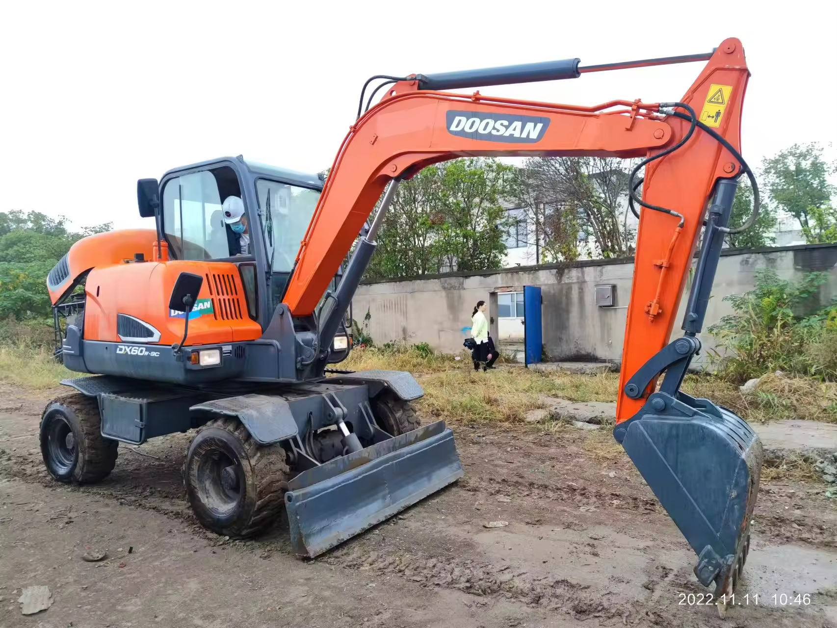 Hot sale doosan excavator dx75 dx60 Used doosan crawler excavator dx75 , Doosan excavator with dozer blade