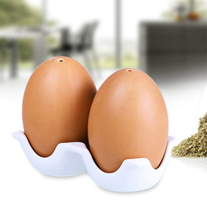 Best Sales Cartoon Ceramic Brown Egg-Shaped Salt and Pepper Shaker Set