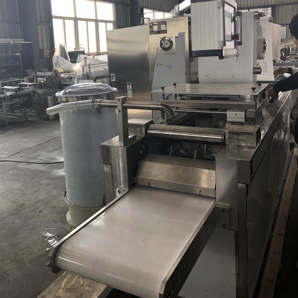 Automatic pouch packing machine for medical gauze swab