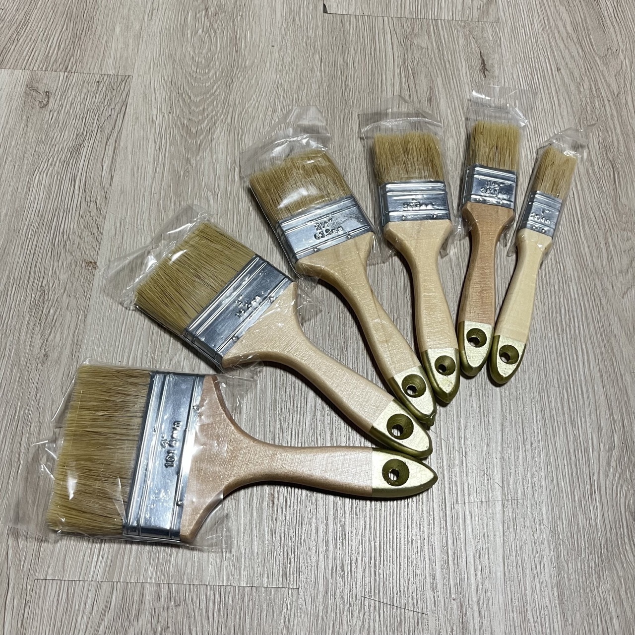 Wholesale price natural wood handle wall paint brush flat paint brushes