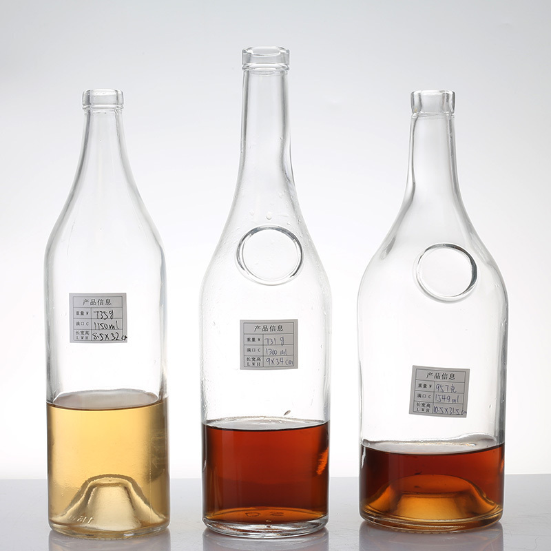 Top Quality 700 Ml Empty Vodka Glass Bottle Boston Round Whiskey Bottle Glass Bottle With Cork