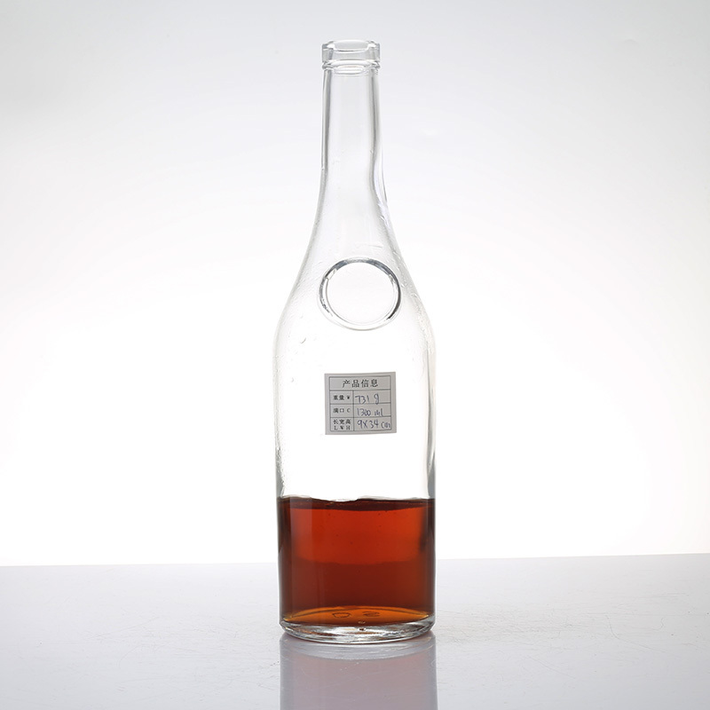 Top Quality 700 Ml Empty Vodka Glass Bottle Boston Round Whiskey Bottle Glass Bottle With Cork