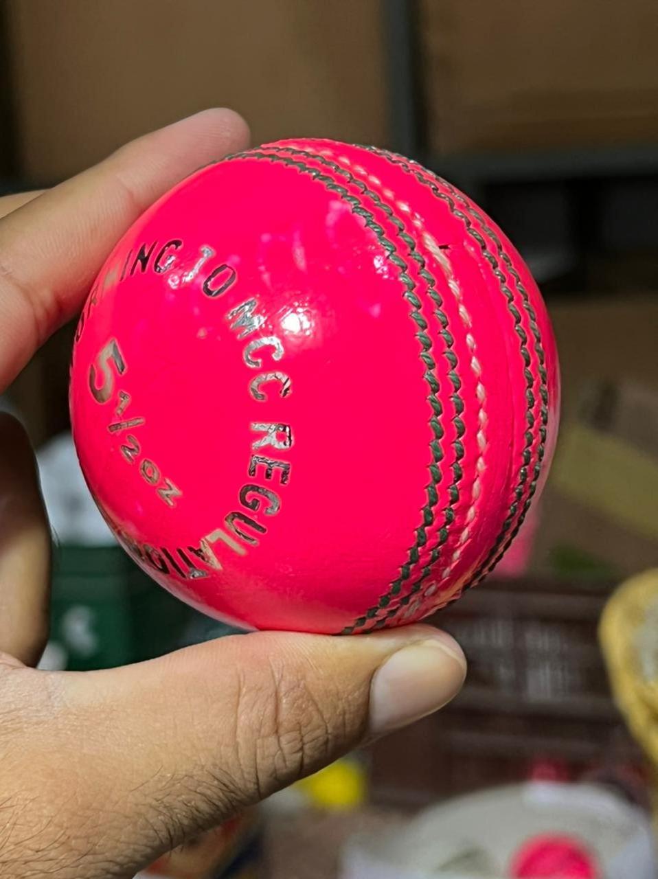 Best Quality Pink Ball Cricket Bats Play English Leather Hard Ball Soft Sports Ball