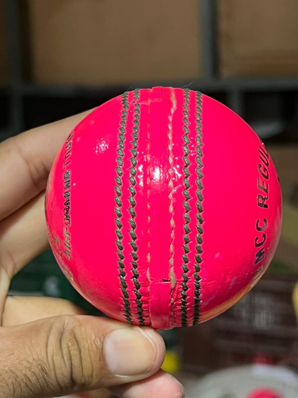 Best Quality Pink Ball Cricket Bats Play English Leather Hard Ball Soft Sports Ball