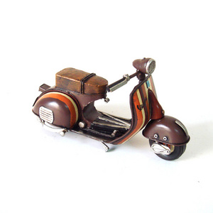 Handmade Metal Crafts Classic Silver Color Vintage Motorcycle Model Retro Mini Scooter Statue Gift Home Office Decor