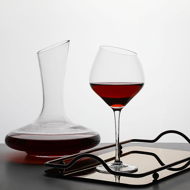 Jinbaijia Round creative personalized customization support OEM / ODM novelty Oblique mouth shape red wine Glasses