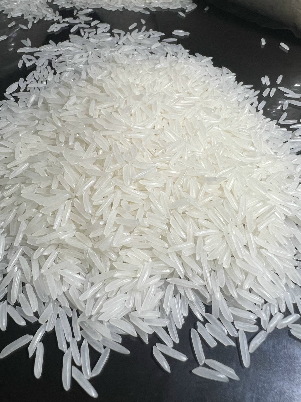 ST25 JASMINE FRAGRANT PERFUMED 5% BROKEN 24 MONTHS SHELFLIFE  EXTRA LONG GRAIN WHITE RICE FROM JCC VN RICE SUPPLIER