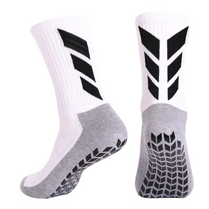 High Quality Men's Soccer Sports Crew Grip Socks Non-Slip Custom Silicone Training Football Socks Knitted Bottom Body Cuff