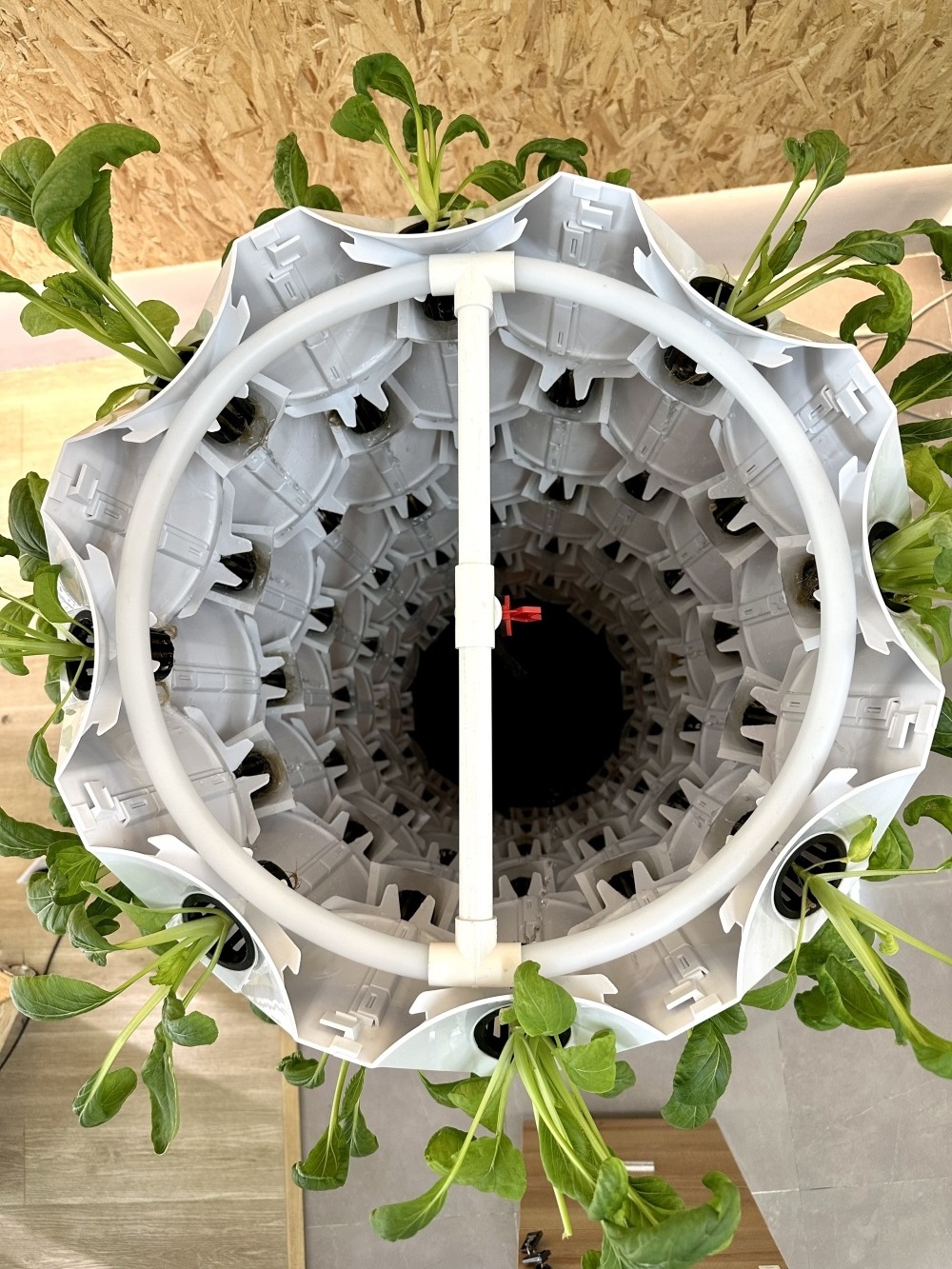 Home vertical farming hydroponics growing system indoor garden aeroponic tower with LED light