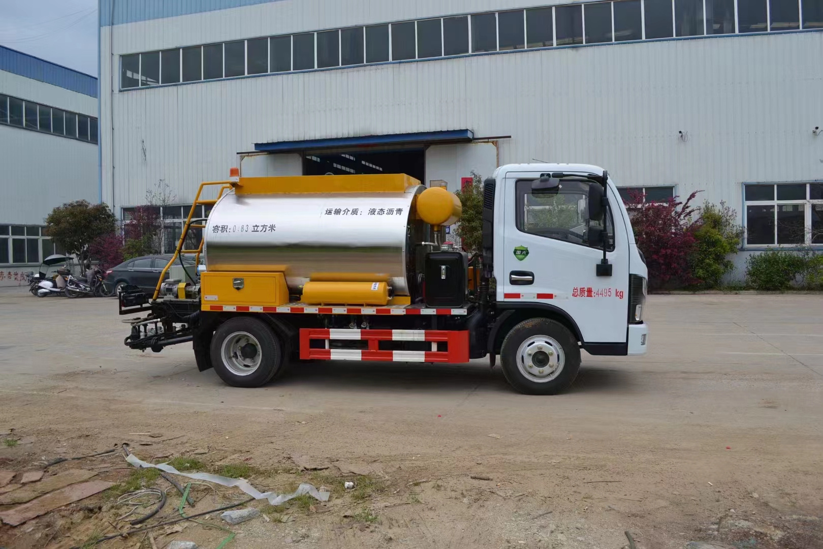 Bitumen Sprayer 3500liters cold hot spray asphalt spreader spraying truck