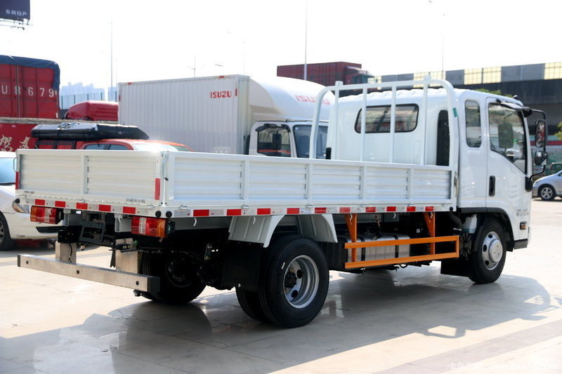 Japanese 4*2 left hand drive 5ton small cargo trucks