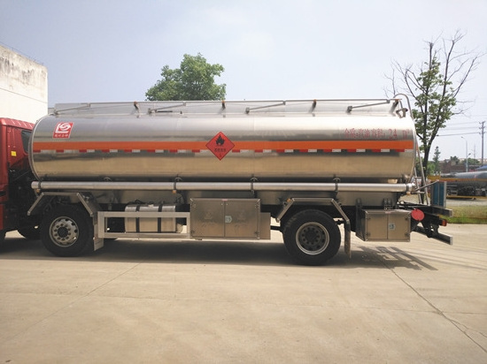 Foton 24m3 Tanker Truck/ oil tanker for transportation