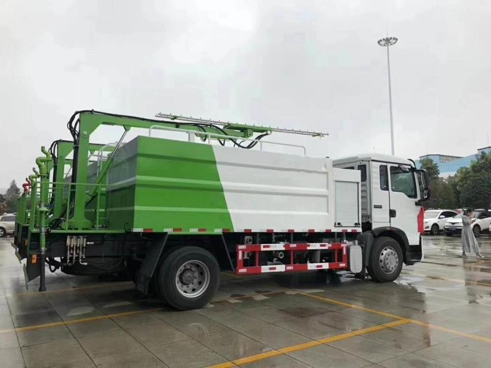 Solar photovoltaic panel Cleaning truck