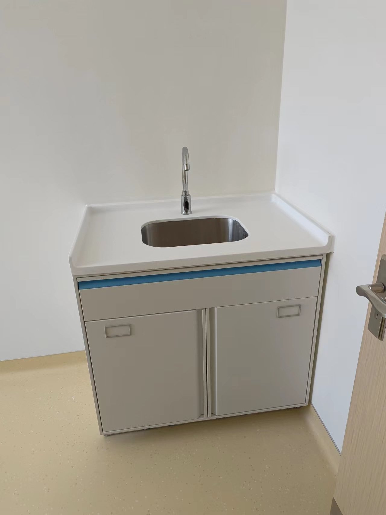 Custom Treatment Cabinet Steel Medicine Cabinet with Sink