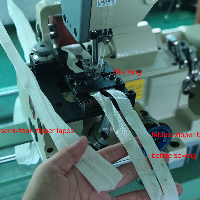 High speed  Nylon zipper teeth stitching machine with rack use for CFC Coli zipper