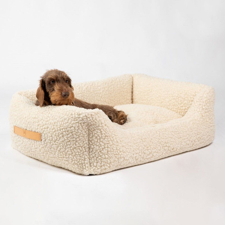 Manufacturer Wholesale Hot Selling New Arrivals Luxury Boucle Fabric PP Filling Square Boucle Dog Cat Bed