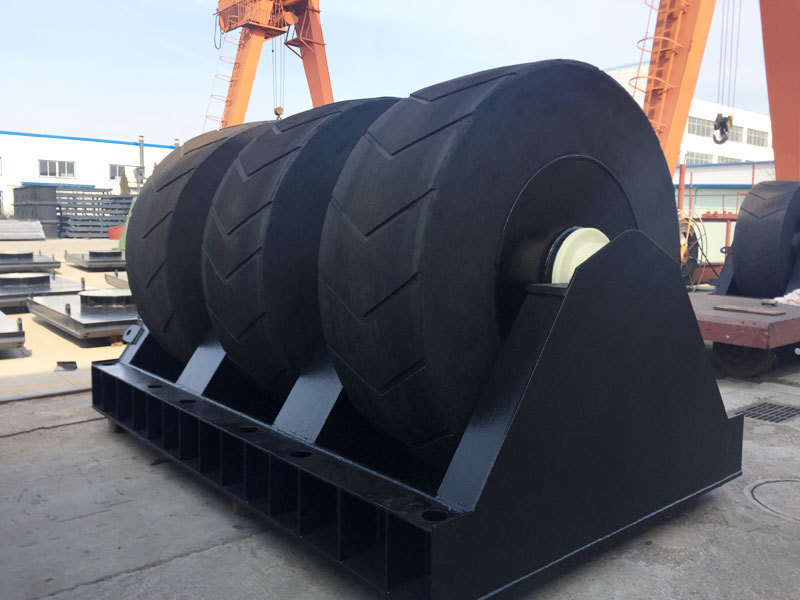 Customized Roller Rubber Fender Mooring Roller  Rubber Fender for sale used in shipyard and water lock and corner of dock