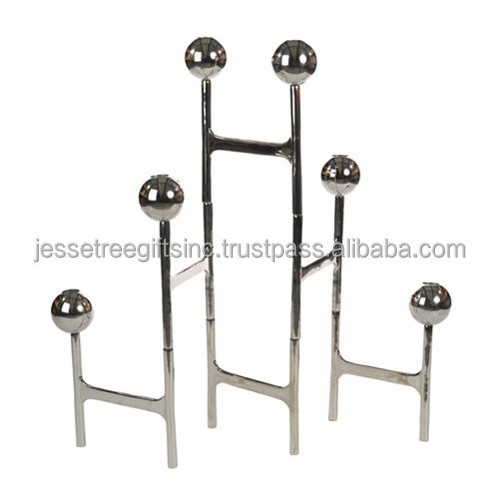 Metal Tealight Candle Holder With Nickel Plating Finishing Heart Shape Plain Design With Handle For Home Decoration