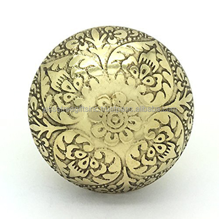 Metal Cabinet Pull Drawer Knobs With Antique Brass Finishing Round Shape Floral Embossed Design For Drawer & Wardrobe