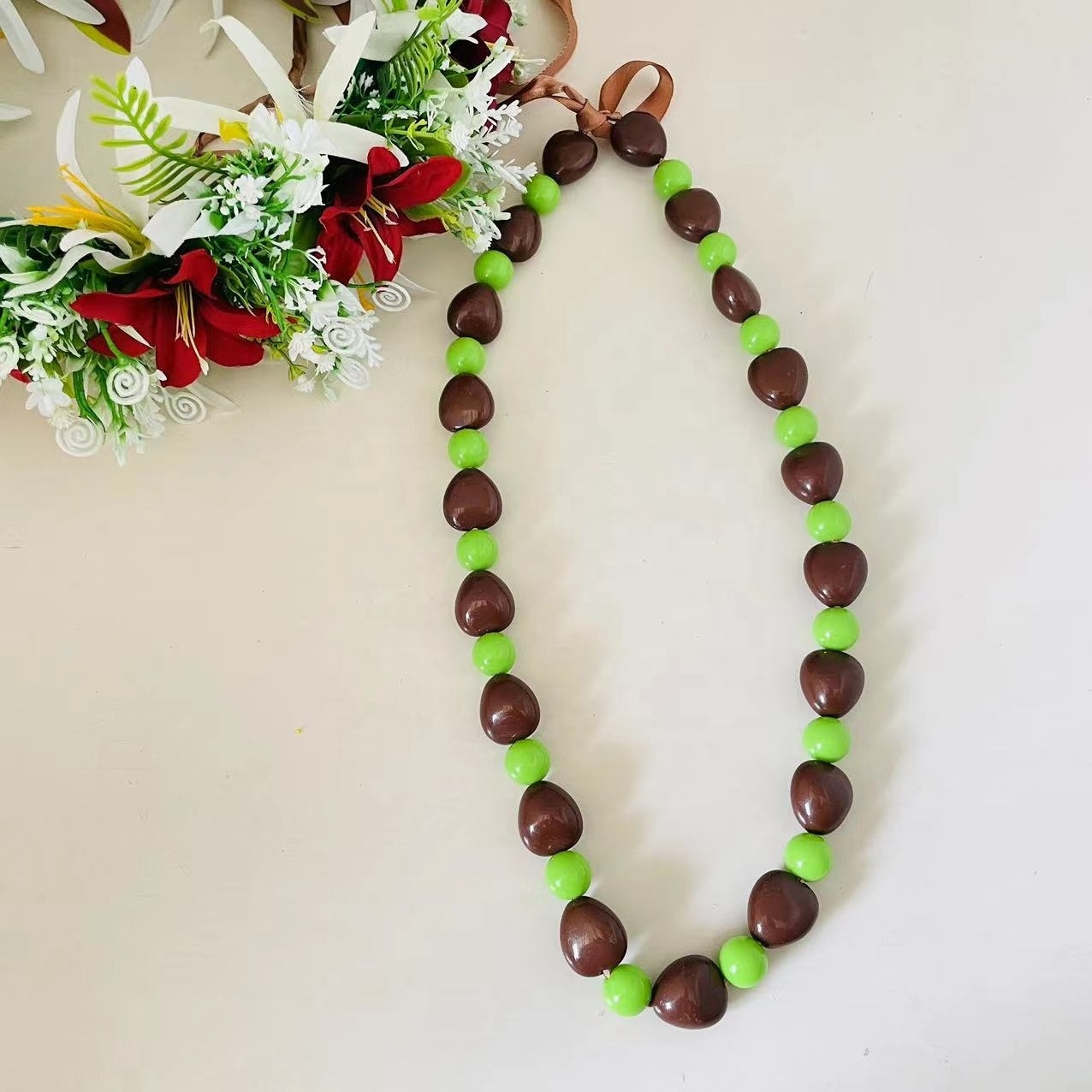 Hot sell colorful Fashion Artificial Acrylic Hawaiian Kukui Nut Leis Wholesale Necklace graduation party wedding