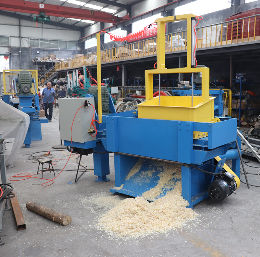 Wood shaving machine for animal bedding