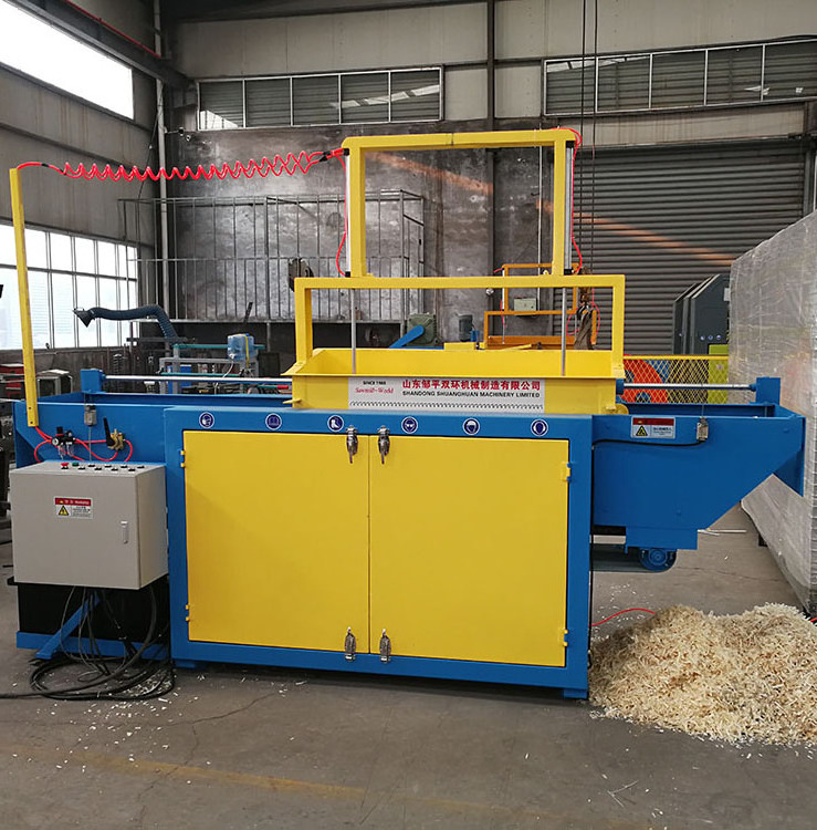 Wood shaving machine for animal bedding