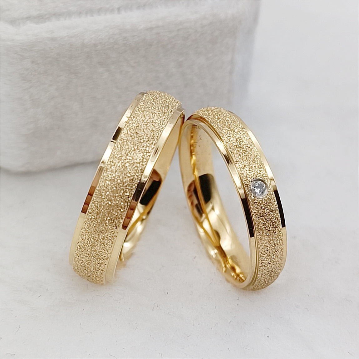 2024 new Design Frosted 24k gold plated Lovers Alliance wedding ring stainless steel jewelry couple Rings for women