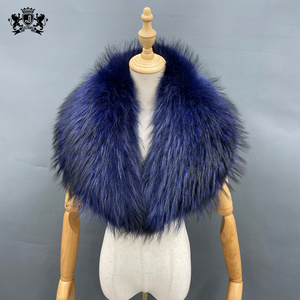 Wholesale Custom Colorful Fluffy Scarf Classic Luxury Detachable Raccoon Fur Collars for women