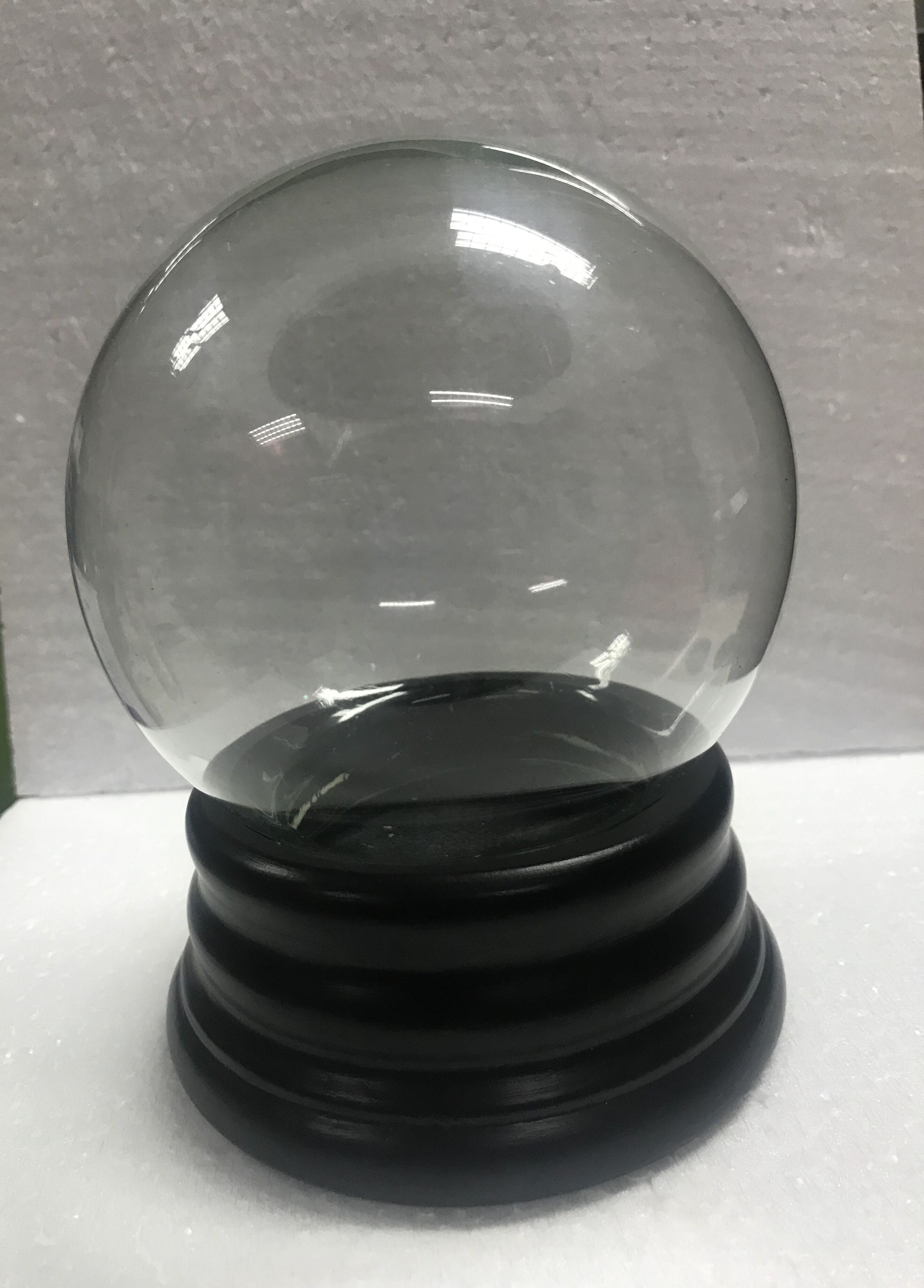 Manufacturers SCULPTURE Home Decoration Cheap Empty Snow Globe/custom Kinds of Resin with Snow Inside The Spherical Glass Animal