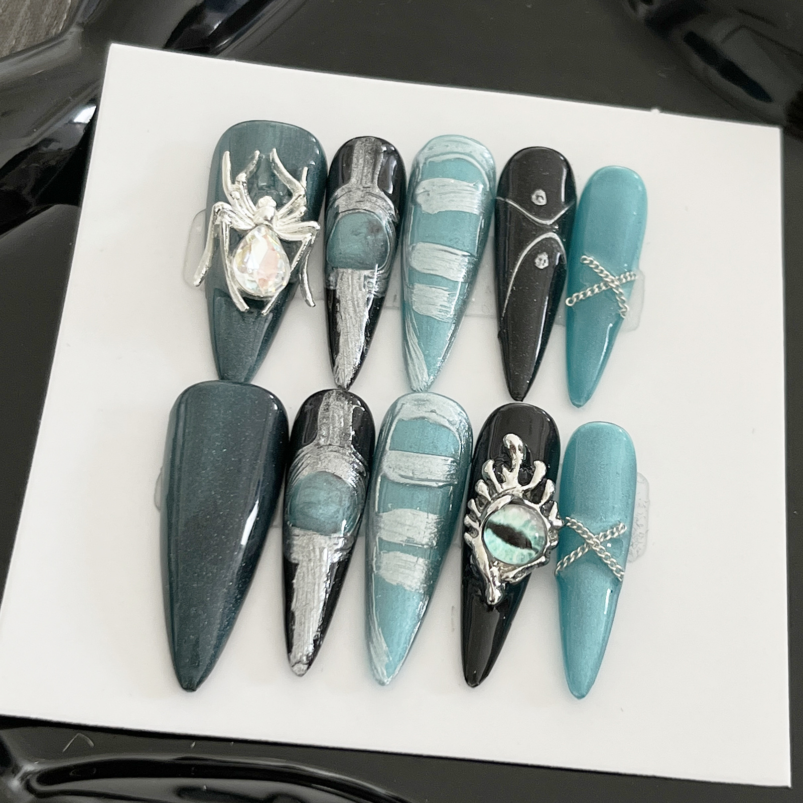 Punk Creative Stiletto Blue Black False Nails with Metal Spider Design Full Cover High Quality Press On Nails