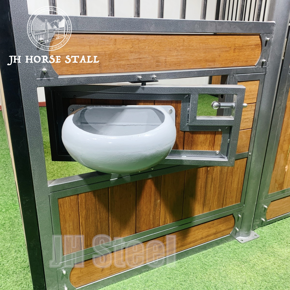 jh Europe easy clean design modern horse equipment horse stall stable with 360 rotate Feeder