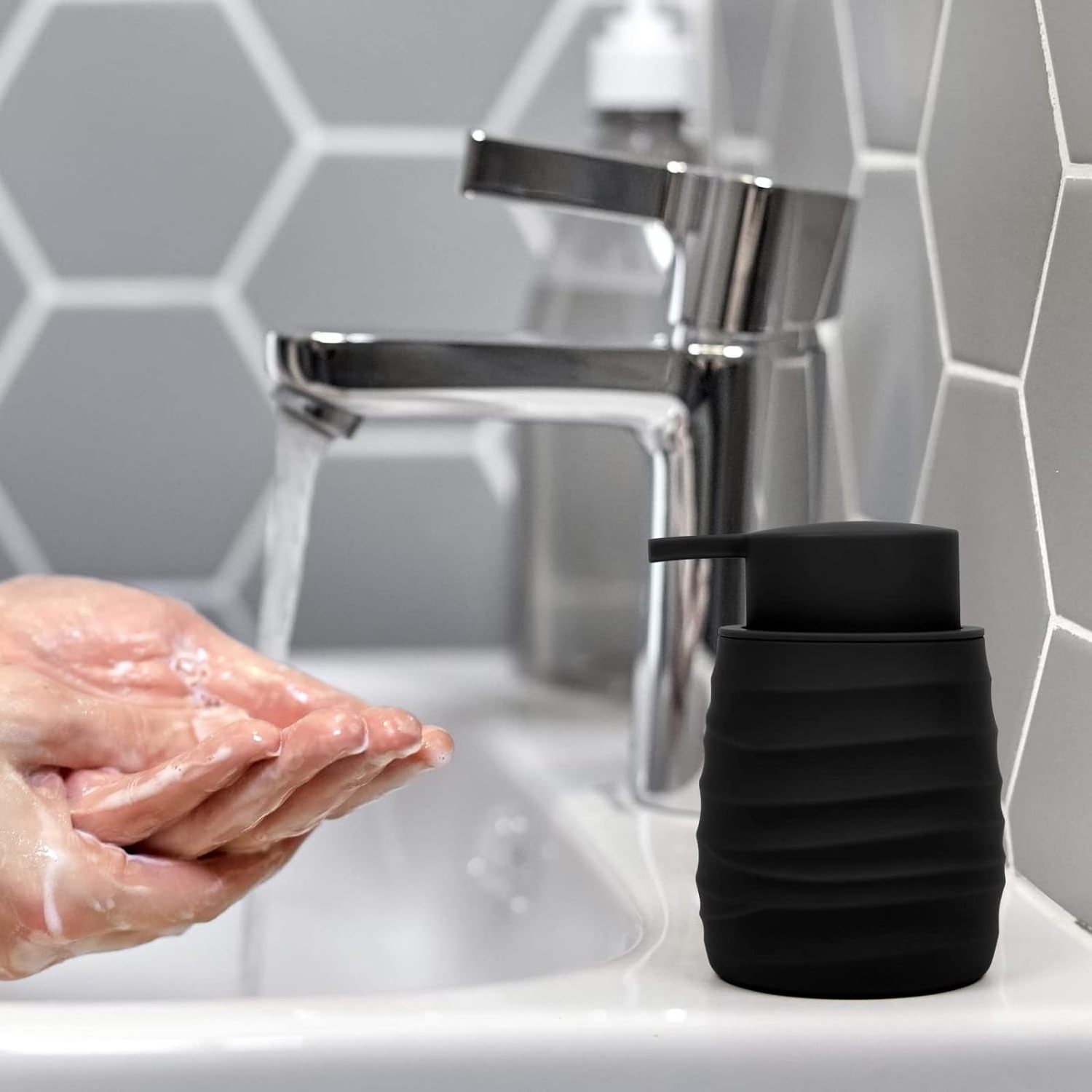 7.7oz Black Hand Soap Dispenser Plastic Pump Rust Resistant Leak Proof Non-Slip Refillable Liquid Hand Sanitizer Dispenser