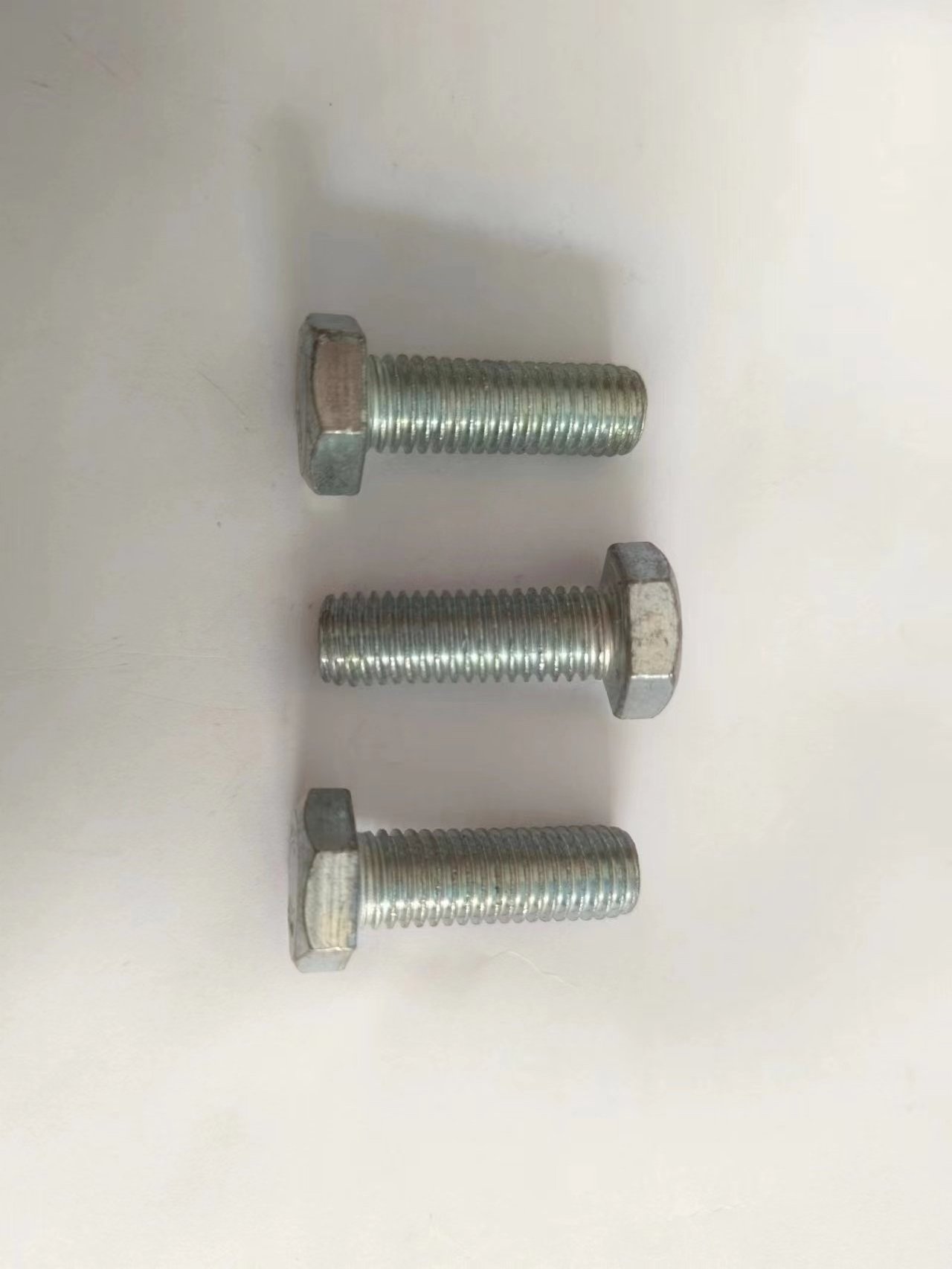 China provide Multiple sizes Surface galvanizing hex head bolt for Mechanical manufacturing