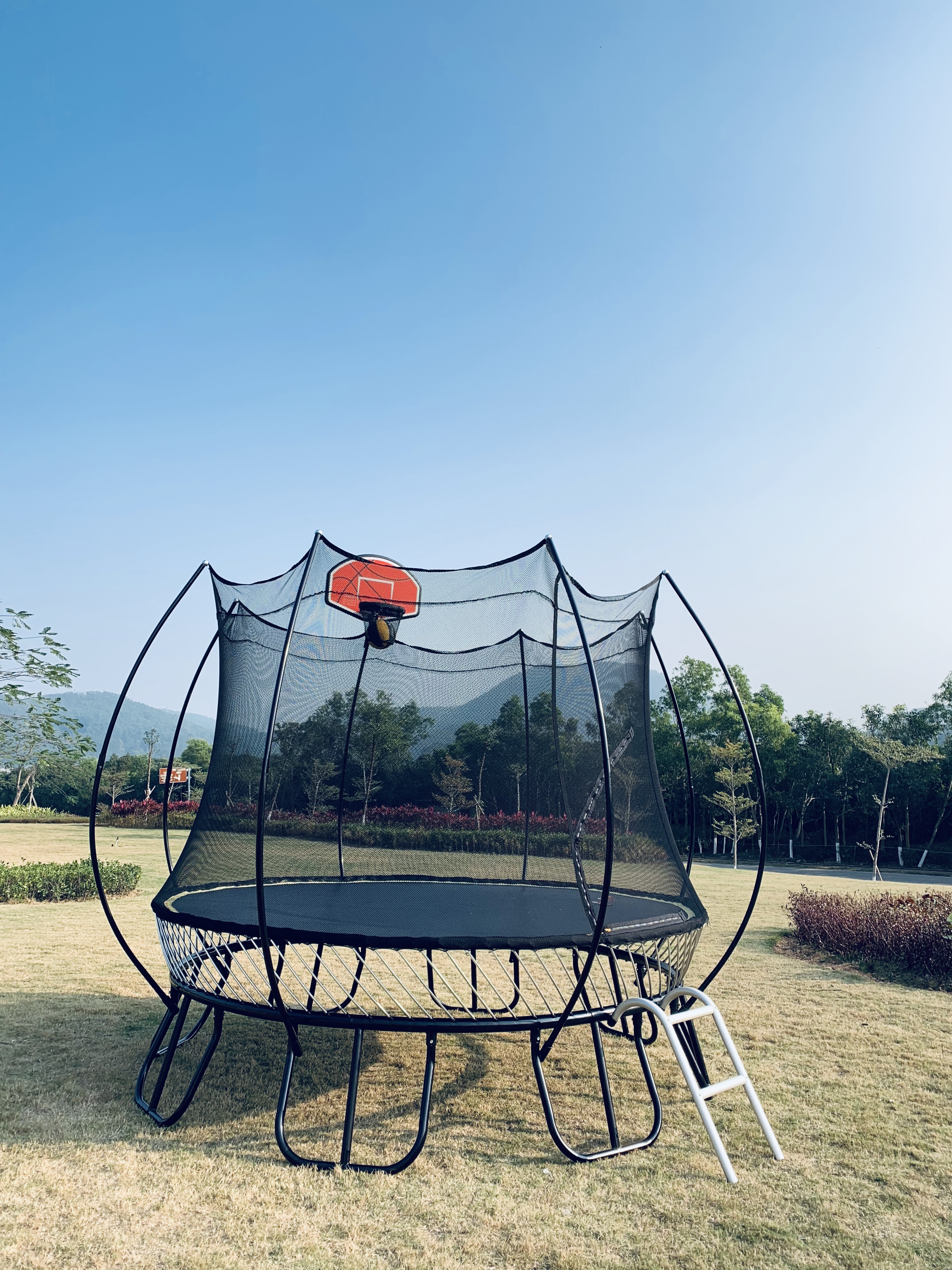 Soft Edge Spring Free Outdoor play ground trampoline with enclosure net basketball hoop