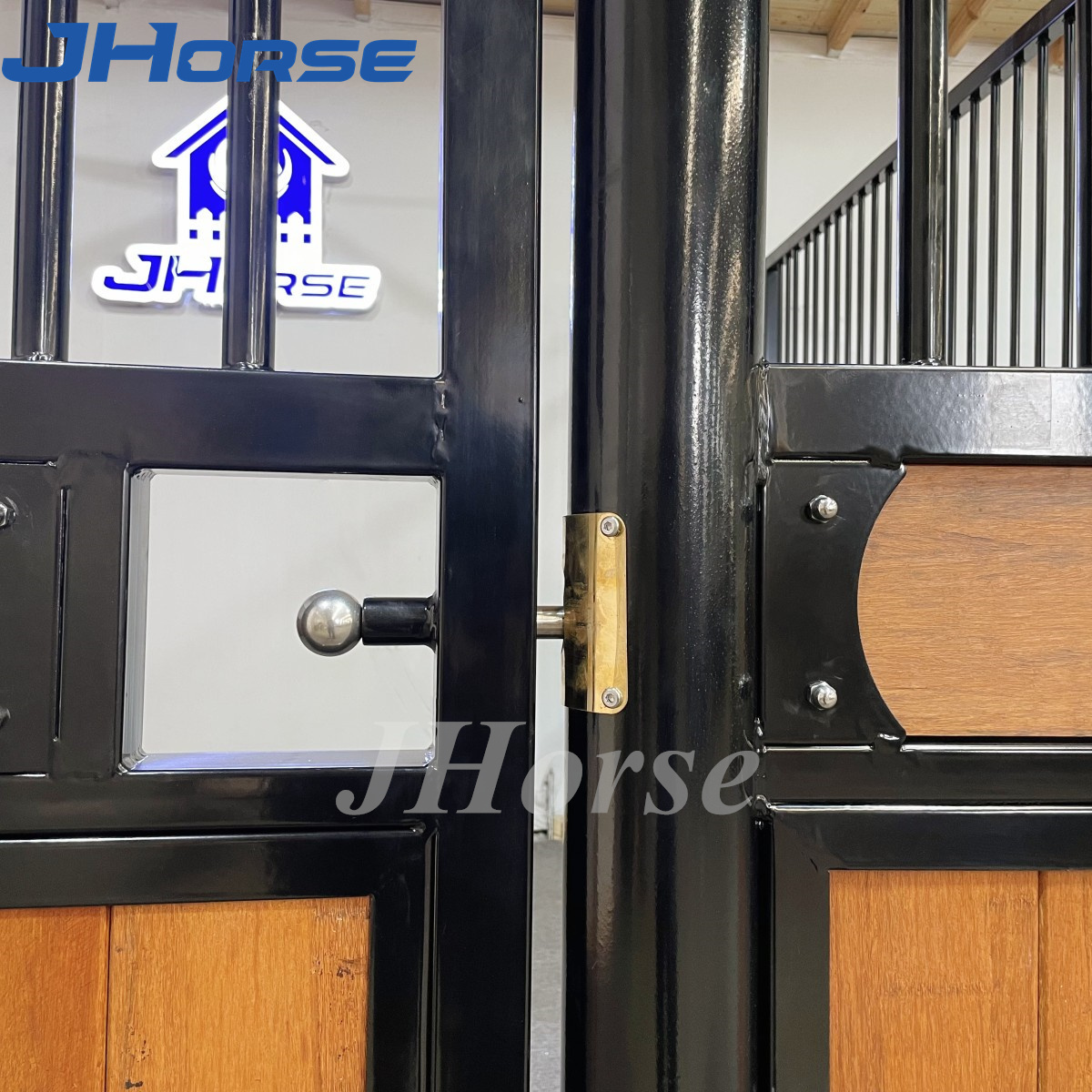 Customized Bamboo Boarding Classic Luxury horse stables supply indoor stalls exterior horse stall dutch door